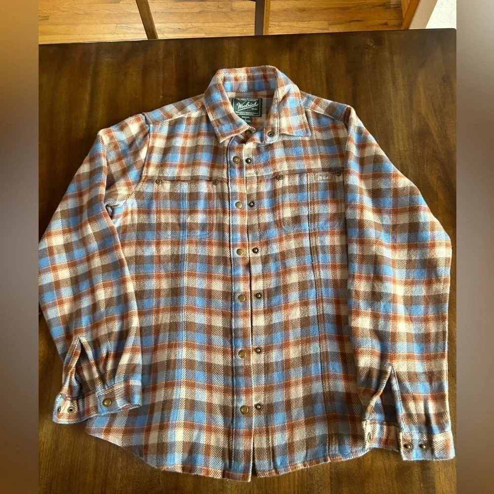 Woolrich women’s button down shirt with metal button snaps.